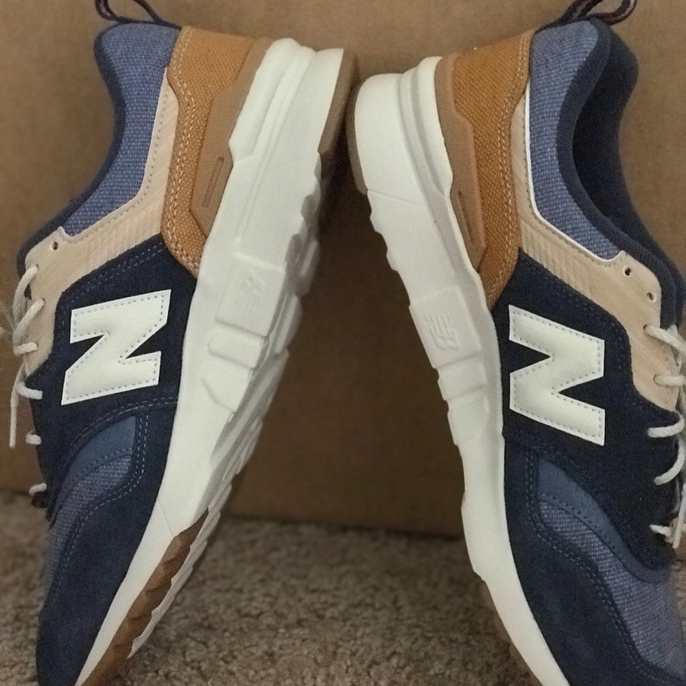Exclusive 997 New Balance - Picture 3 of 3